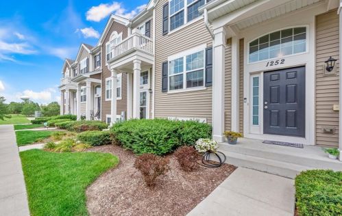 1252 Alta Vista Dr, Pingree Grove IL  60140-2057 exterior