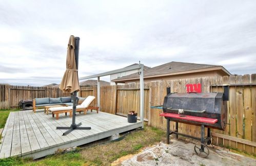 1437 Treeta Trl, Uhland TX 78640 exterior