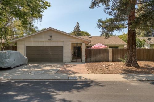 1724 Fairington Ln, Modesto, CA 95355-1544