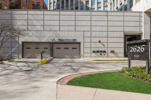 2626 Lakeview Ave, Chicago IL  60614-1809 exterior