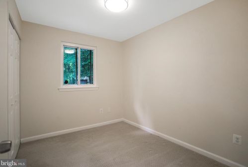 6812 Landor Ln, Springfield VA  22152-3333 exterior