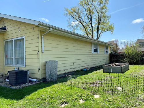 265 Shawnee Dr, Carol Stream IL  60188-1962 exterior