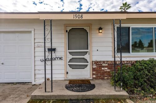 1908 3rd St, Madera, CA 93637-4305