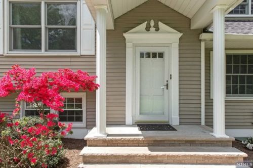 11 Lilline Ln, Upper Saddle River, NJ 07458-1819