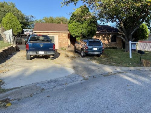 2952 Marine Ct, Fort Worth, TX 76106-3543