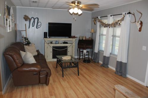 207 River St, Ezzell, TX 77964-2611