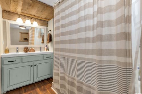 819 300, Woodland Hills UT 84653-9423 exterior