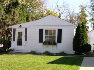 713 Chestnut St, Bannockburn IL  60015-4235 exterior
