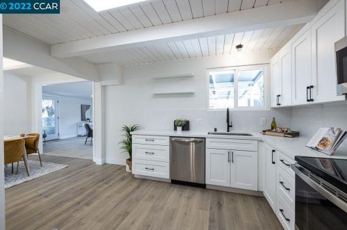 18387 Crest Ave, Hayward CA  94546-2723 exterior