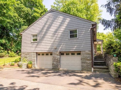 10 Old Well Ct, Norwalk, CT 06855-2014