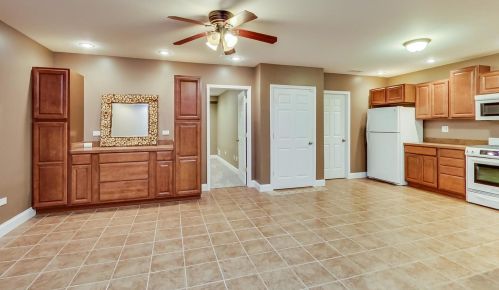 8901 Maple Ave, Willowbrook IL 60527-6469 exterior