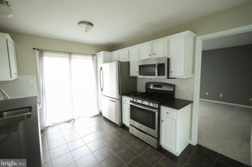 607 Royal View Dr, Lancaster PA  17601-2872 exterior