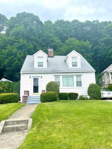 51 Grove Ave, Derby, CT 06418-1615