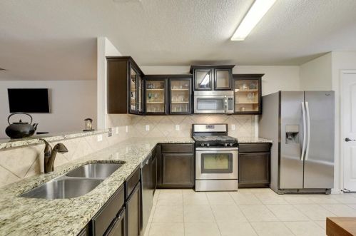 1437 Treeta Trl, Uhland TX 78640 exterior