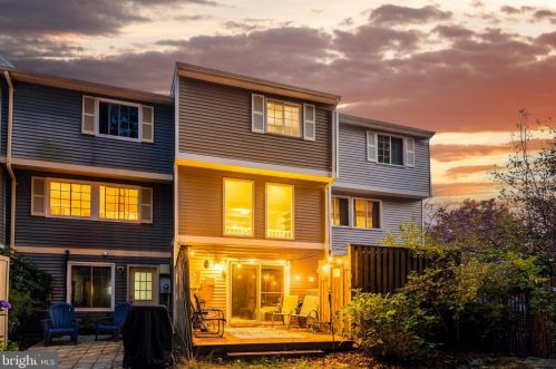 1652 Harvest Green Ct, Herndon, VA 20194-1502