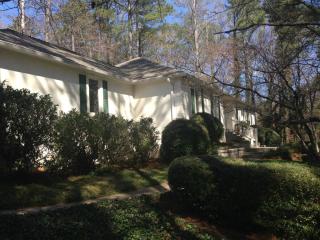 22 Old Stonemill Rd, Marietta, GA 30067-4128