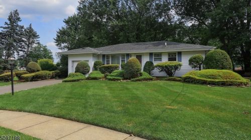 28 Holland Dr, Clark, NJ 07066-3119