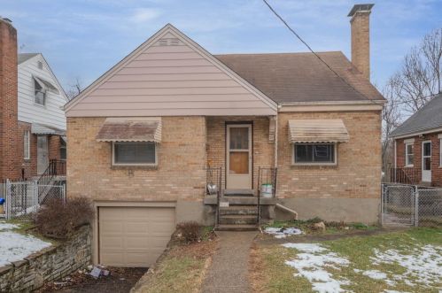 3943 Farrell Dr, Cincinnati, OH 45211-3706