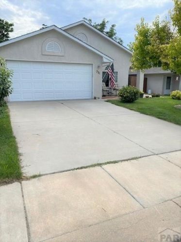 731 Ardath Ln, Pueblo, CO 81005-1482