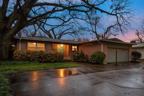 6912 Clemson Dr, Dallas TX  75214-1713 exterior