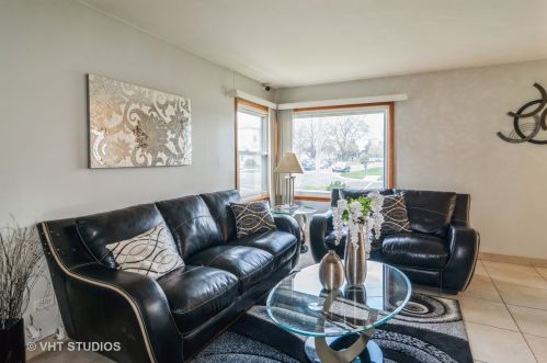 4945 Forster Ave, Schiller Park, IL 60176-1103