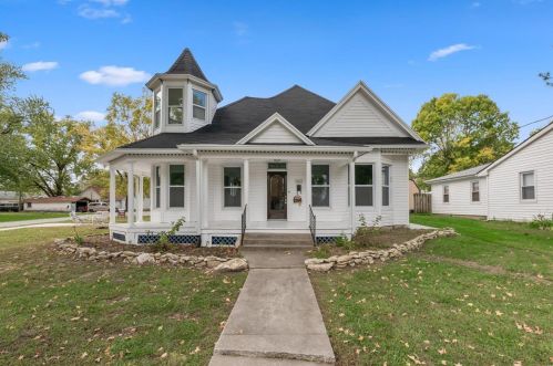 401 4th St, Auburn, MO 63343-1201