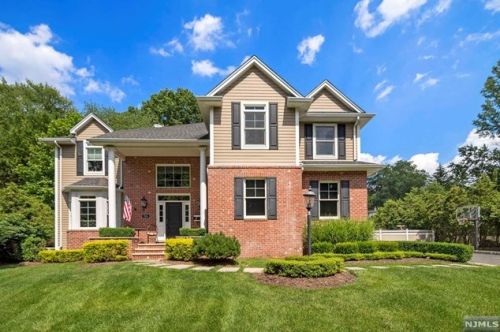 534 Hughes St, Rockleigh, NJ 07647-1004