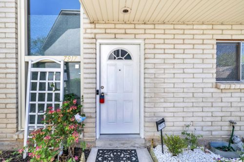 7917 Harvel Dr, Sandy UT 84070-0118 exterior