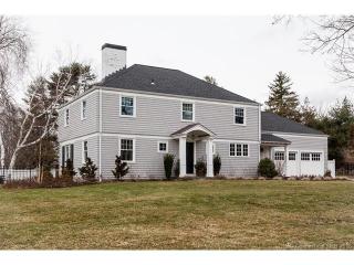 40 Yowago Ave, Branford, CT 06405-5527