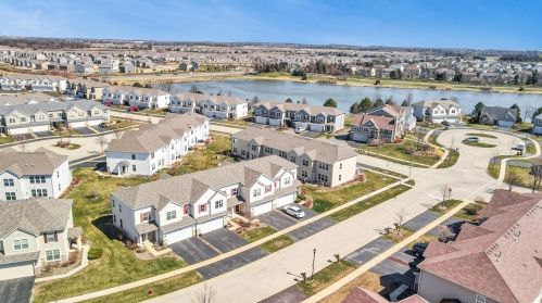 1295 Newport Cir, Pingree Grove IL  60140-2070 exterior