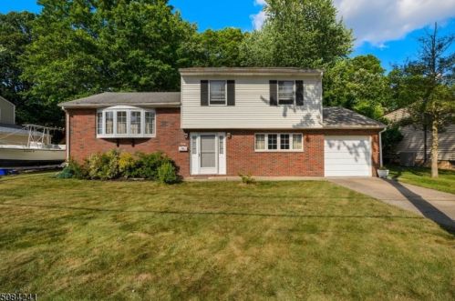 30 Erik Dr, Perth Amboy, NJ 08863-1509