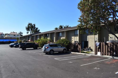 350-370 Chinquapin Ave, Carlsbad, CA 92008-7420