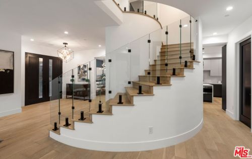 350 Mount Carmel Dr, Glendale, CA 91206-2940