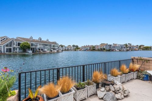 3772 Montego Dr, Huntington Beach, CA 92649-2005