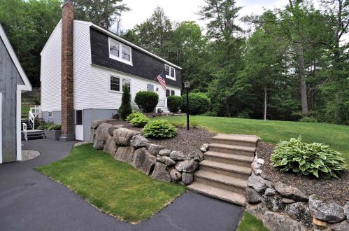 1123 River Rd, Weare, NH 03281-4718