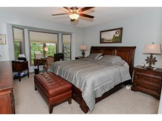 772 Winterberry Dr, Saint Paul, MN 55125-8824