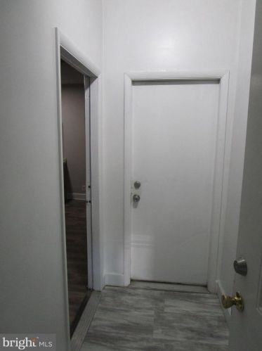 5607 Market St, Philadelphia, PA 19139-3210