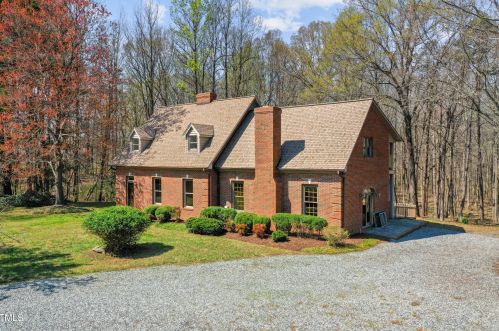 906 Raylewood Ct, Greensboro, NC 27406-8891