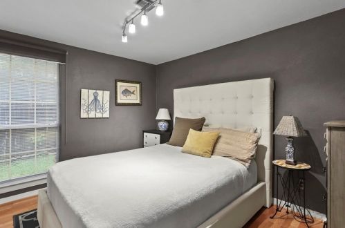 4332 Avondale Ave, Dallas TX  75219-3115 exterior