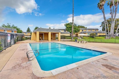 1211 Mariposa Ct, Vista CA  92084-3445 exterior