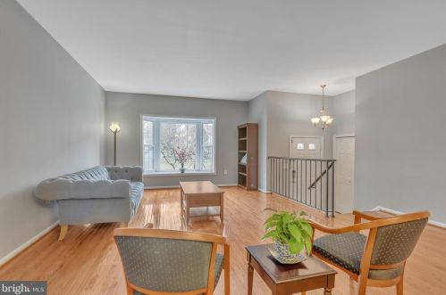 3737 Yorktown Village Pass, Annandale, VA 22003-1563