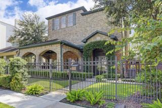611 Willard St, Houston TX  77006-2149 exterior