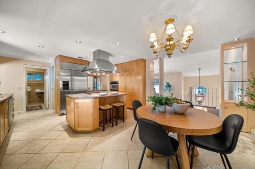 2921 Graceland Way, Glendale CA 91206-1332 exterior