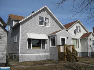 319 9th St, Virginia, MN 55792-2835