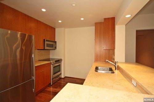 3109 City Pl, Edgewater NJ  07020-3148 exterior