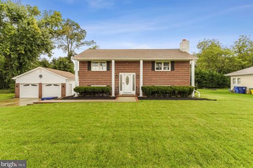6 Kennedy Dr, Cookstown, NJ 08511-1119