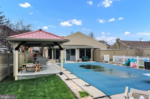 774 Broadway, Hanover PA 17331-2503 exterior