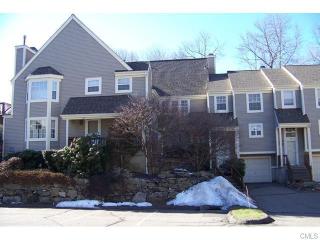 1008 Foxboro Dr, Norwalk, CT 06851-1160