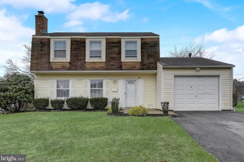 21 Trescott Ln, Willingboro, NJ 08046-3728
