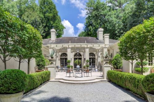 7 Harris Gln, Atlanta GA  30327-3842 exterior